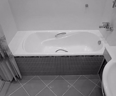 Чугунная ванна Roca Haiti 150x80 2332G000R с отверстиями для ручек с антискользящим покрытием