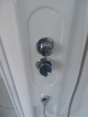 Душевая кабина Royal Bath ВК 90x90 RB90BK2-T-CH с гидромассажем стекло прозрачное задняя стенка Белая